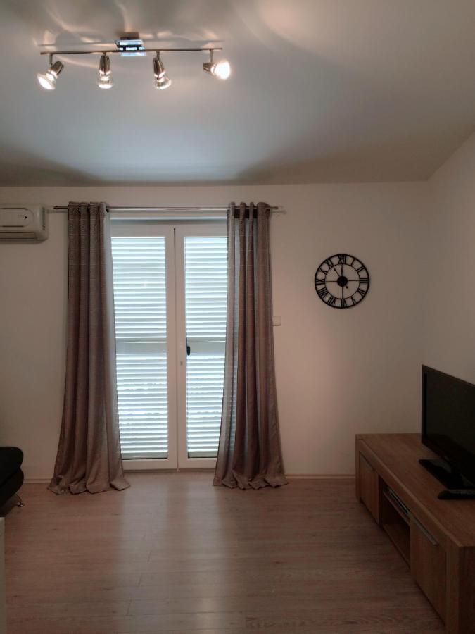 Apartment Cesarica Buitenkant foto